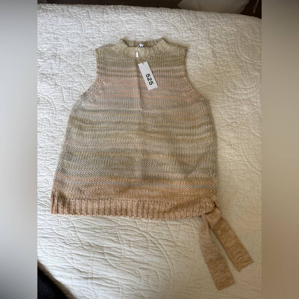 525 America Beige Sleeveless Knit Top NWT size small
